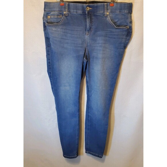 Torrid Bombshell Skinny High Rise Premium Stretch Jeans Size 18R Medium Wash - Picture 1 of 9